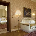 Hotell Ai Cavalieri Di 4*