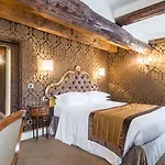 Ai Cavalieri Di Hotell 4*
