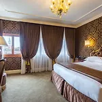 Hotell Ai Cavalieri Di 4*