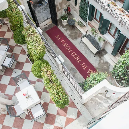 Hotell Ai Cavalieri Di 4*